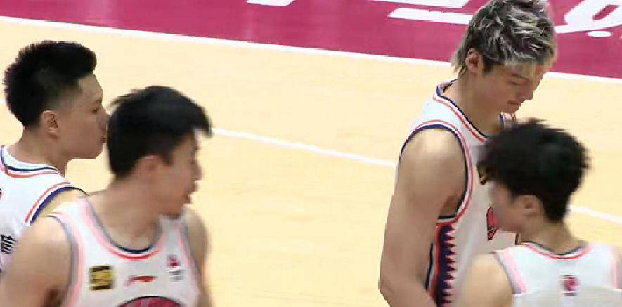 NBA盖帽王白边加盟上海队！球队阵容实力大增