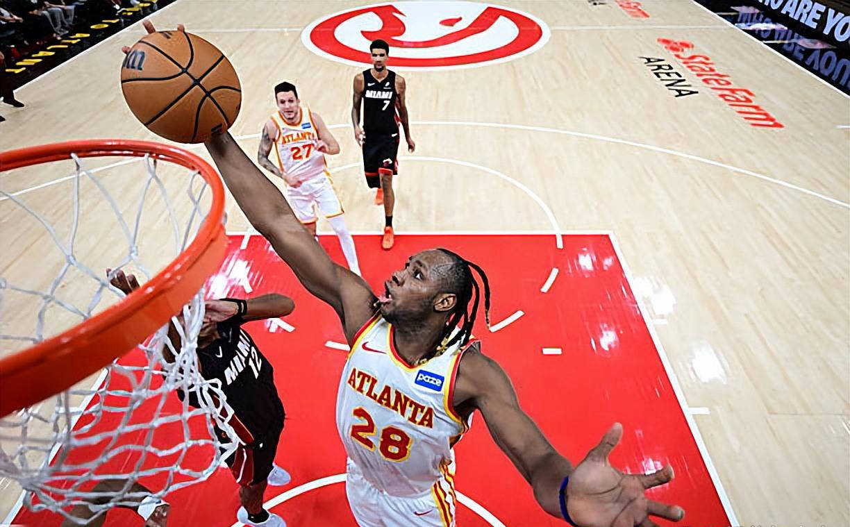 內(nèi)线新星(xīng)表現(xiàn)抢眼！前马刺(cì)球(qiú)员闪耀(yào)老鹰战绩提升