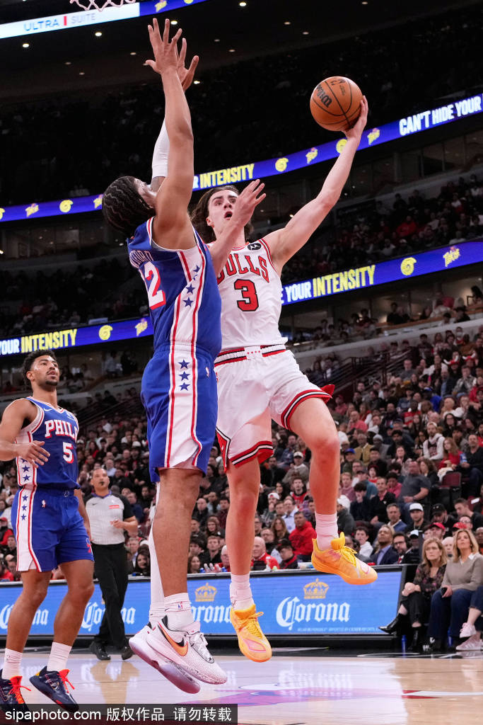 泰瑞斯-马克西54分创生涯新高，76人加时险胜雄鹿