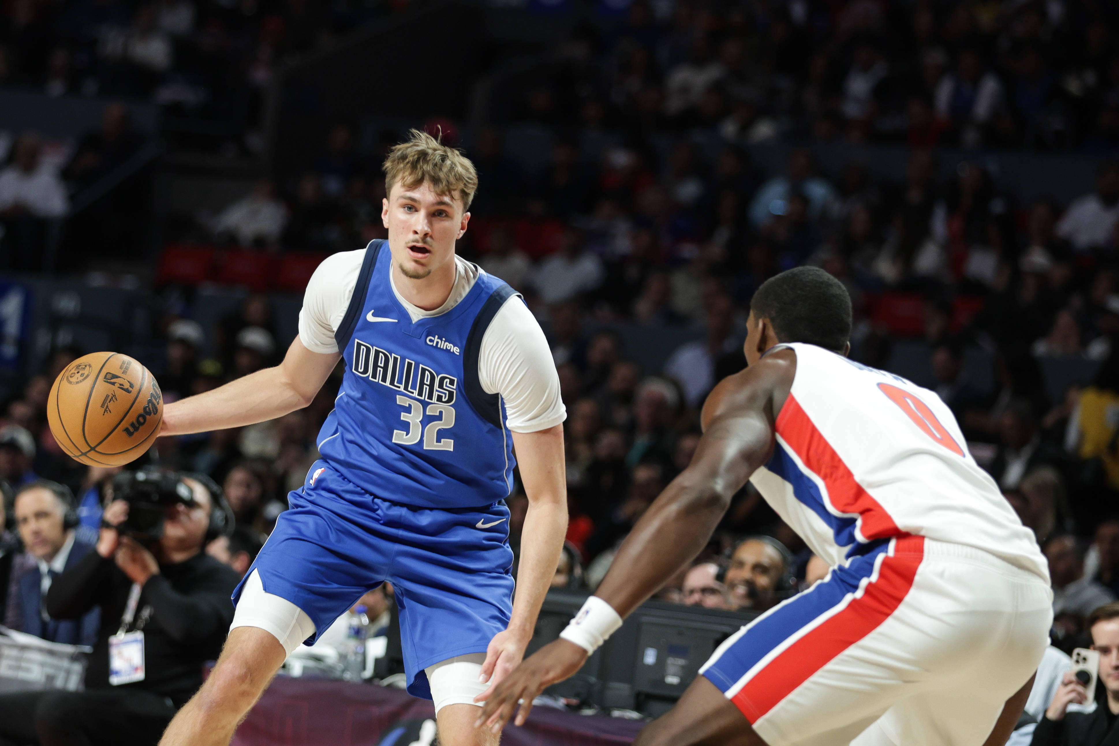 (体育)篮球——NBA常规赛:底特律活塞胜达拉斯独行侠