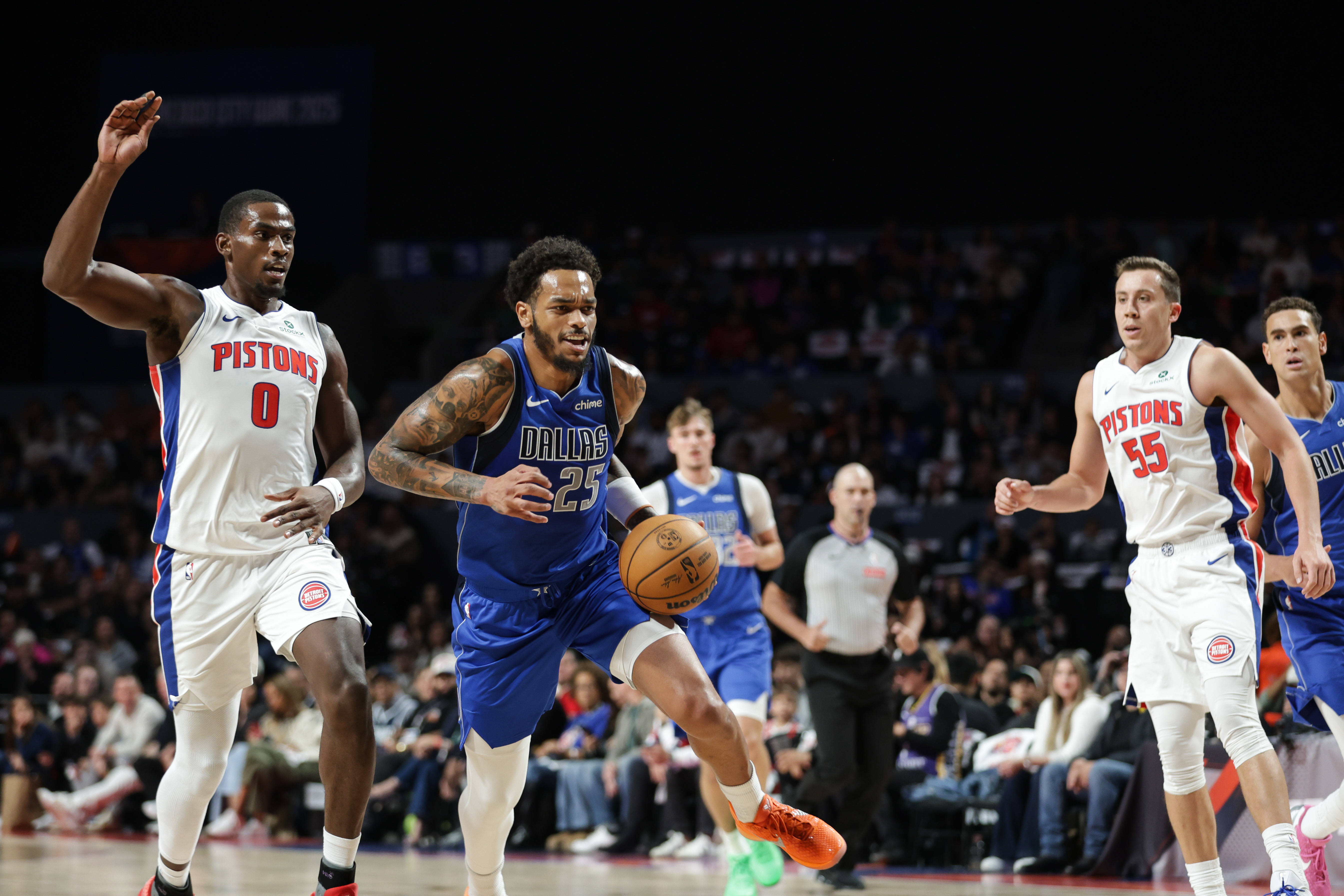 (体育)篮球——NBA常规赛:底特律活塞胜达拉斯独行侠