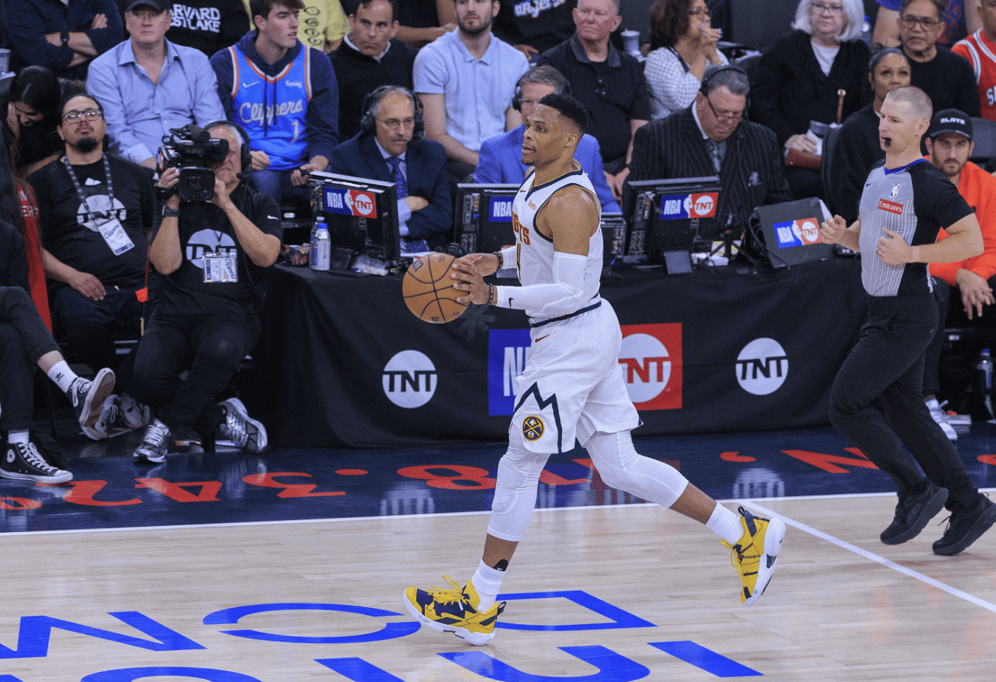 NBA | 历史三双王面临无球可打,他还能重返NBA赛场吗?