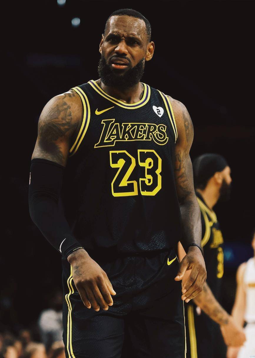 詹姆斯即将再度封神!登顶历史第一总胜场仅差59场!若达成只能说到NBA天花板了