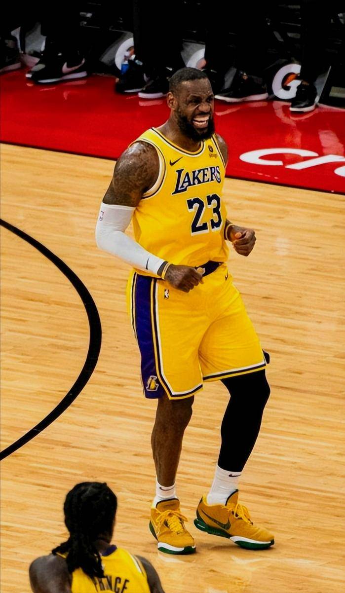 詹姆斯即将再度封神!登顶历史第一总胜场仅差59场!若达成只能说到NBA天花板了