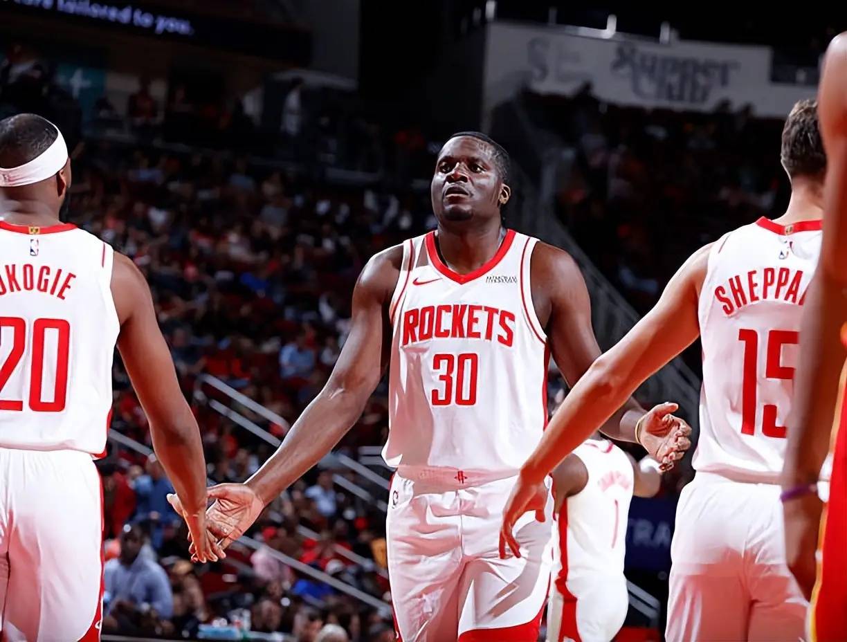 再见卡佩拉!火箭、独行侠酝酿2换1交易,1米96后卫空降休斯顿