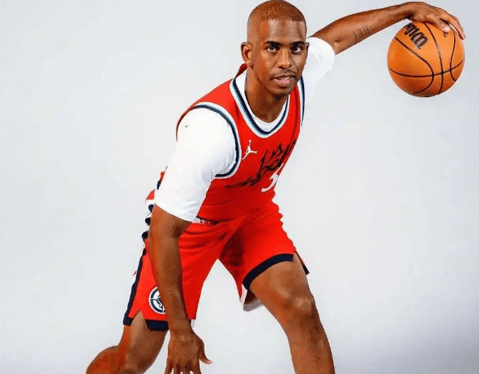 凌晨被酒店赶回家，快船宣布和保罗分道扬镳，和战绩无关