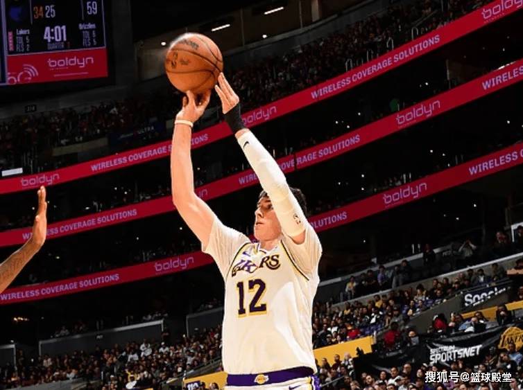 湖人虐篮网3喜1忧!里弗斯复出不错,拉拉维亚回暖,未来魔鬼赛程